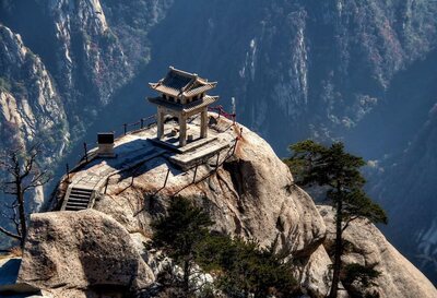 Небесная лестница на гору Хуашань, Китай.
